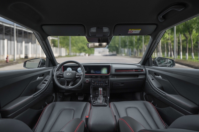 Nhà máy làm 180.000 xe/năm của Hyundai 'ra lò' xe mới: Hơn 20 tính năng an toàn, giá từ 600 triệu - Ảnh 7. Nhà máy làm 180.000 xe/năm của Hyundai 'ra lò' xe mới: Hơn 20 tính năng an toàn, giá từ 600 triệu - Ảnh 7.