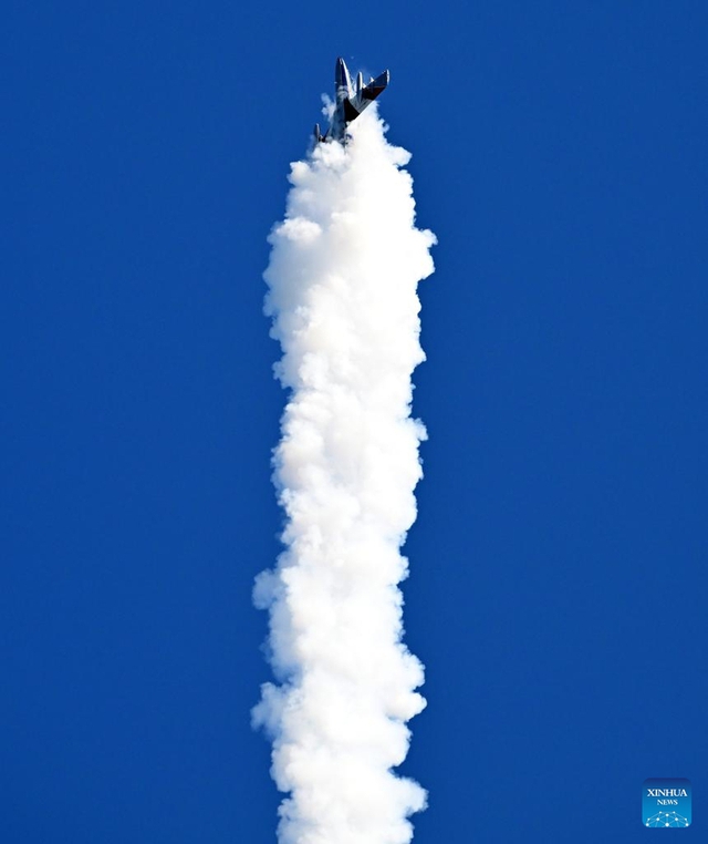 Xem màn trình diễn hàng không của đội bay Frecce Tricolori tại Rome gây ấn tượng mạnh - Ảnh 8.