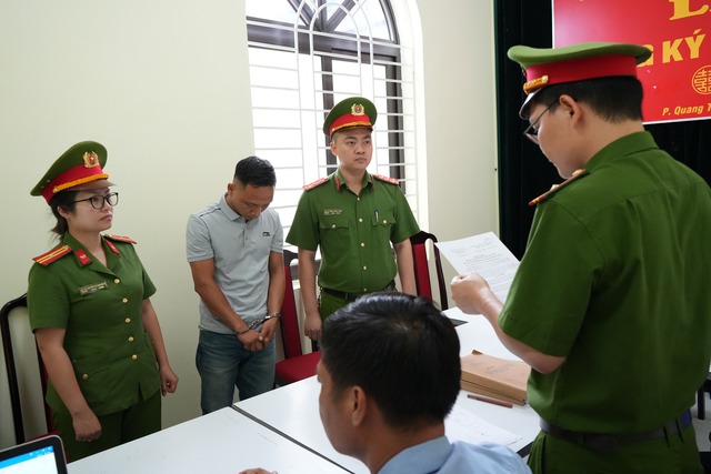 Bắt tạm giam kẻ buôn hàng cấm Nguyễn Văn Vững - Ảnh 3.