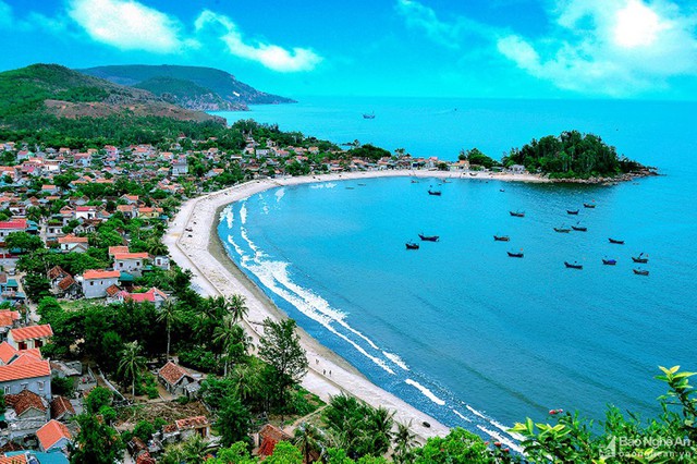 Phát hiện bãi biển ít du khách biết ở Nghệ An, người bản địa nhận xét: Nước trong xanh hơn Cửa Lò - Ảnh 1.