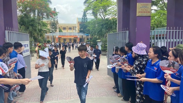 Thầy giáo nói “học cho lắm rồi cũng đi làm thuê” là giáo viên dạy lớp chọn, đồng nghiệp chia sẻ bất ngờ - Ảnh 2.