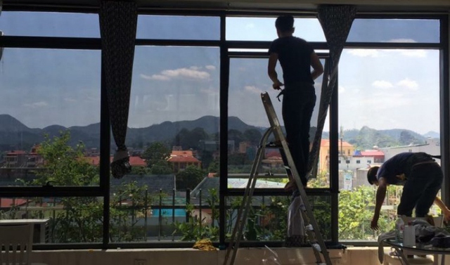 Dán phim cách nhiệt nhà mát được hơn bao nhiêu? Người dùng làm thử nghiệm đưa ra con số - Ảnh 1.