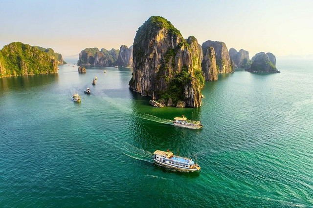 Khách Tây thốt lên về 1 địa danh nổi tiếng của Việt Nam: Đây là nơi chúng tôi ngắm hoàng hôn đẹp nhất - Ảnh 2.