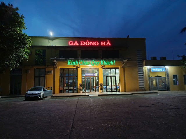 Lý do tạm hoãn chuyến tàu chở công chức Đông Hà-Đồng Hới - Ảnh 1.