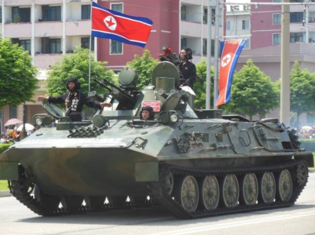 Xe bọc thép chở quân bí mật nhất thế giới của Quân đội Triều Tiên - Ảnh 4.