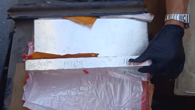 Khám xét một xe chở bạc, bắt Diêu Tuấn Vũ - Ảnh 1.