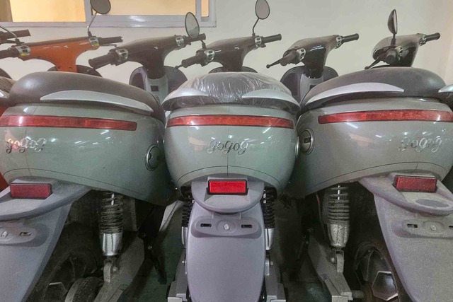 Khám xét một công ty sản xuất xe máy điện ở Bắc Ninh - Ảnh 2.