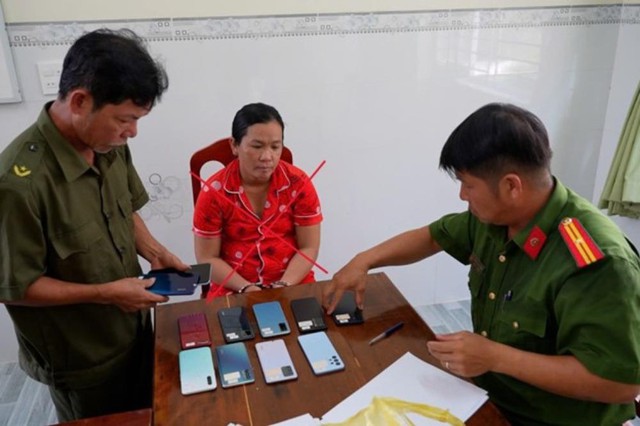 Công an bắt giữ Nguyễn Thị Nỡ - Ảnh 1.