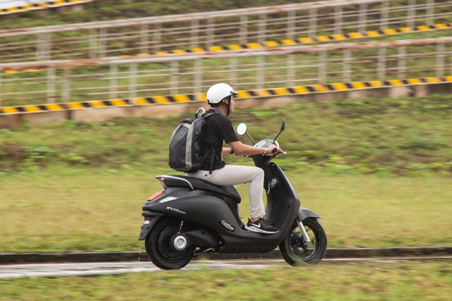 Dùng 2 pin đi 260km/sạc, giá từ 21 triệu: Bản nâng cấp của xe máy điện giá rẻ, đi xa của VinFast là đây? - Ảnh 2.