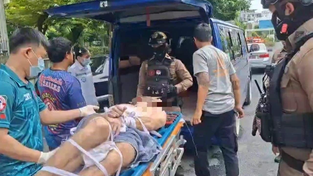 Người đàn ông khỏa thân mắc kẹt dưới cống với hành vi kỳ lạ khó hiểu - Ảnh 3. Người đàn ông khỏa thân mắc kẹt dưới cống với hành vi kỳ lạ khó hiểu - Ảnh 3.