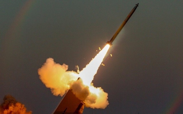 Tốc độ sản xuất tên lửa GMLRS của Mỹ đạt kỷ lục mới trong năm 2024 - Ảnh 1. Tốc độ sản xuất tên lửa GMLRS của Mỹ đạt kỷ lục mới trong năm 2024 - Ảnh 1.