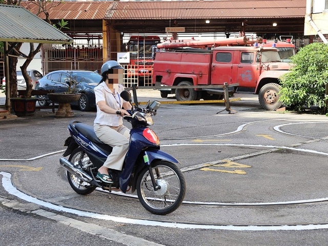 Thi sát hạch GPLX mới nhất ở Hà Nội: Cứ 10 người thi có gần 6 người trượt - Ảnh 2.