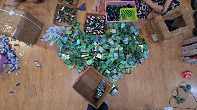 Công bố hình ảnh khám xét kho hàng của vợ chồng nữ doanh nhân Ngô Ánh Hồng - Ảnh 9.