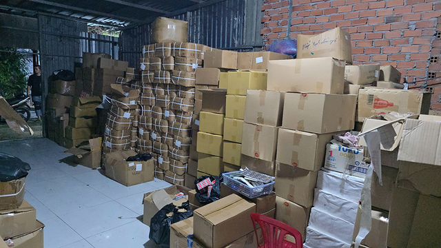 Công bố hình ảnh khám xét kho hàng của vợ chồng nữ doanh nhân Ngô Ánh Hồng - Ảnh 8.