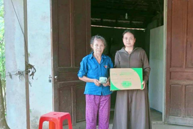 Bà lão bán mít bị mắng té tát vì xin khách 5000 đồng cho 2 múi mít ăn thử, cái kết đầy bất ngờ - Ảnh 2.