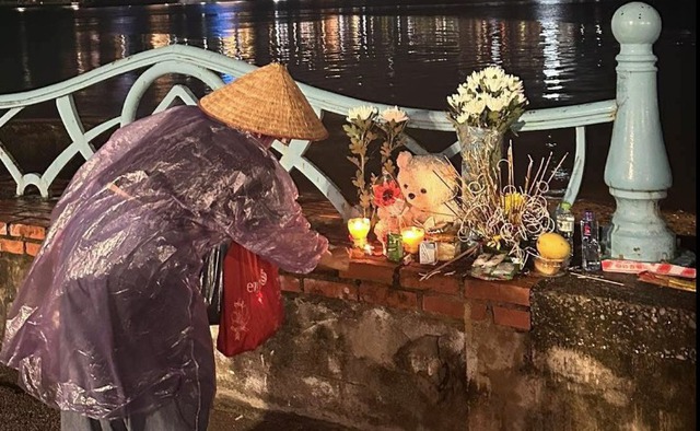 Vụ lật tàu trên vịnh Hạ Long: Tìm thấy thi thể bé trai gần đảo Ti Tốp trước khi bão về - Ảnh 1.