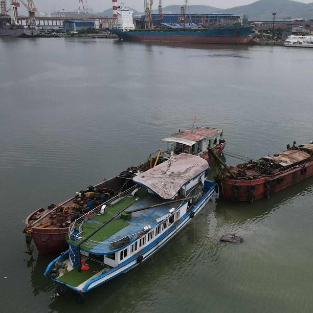 Phát hiện thi thể nam giới trôi dạt giữa vịnh Hạ Long sau bão số 3 - Ảnh 2.