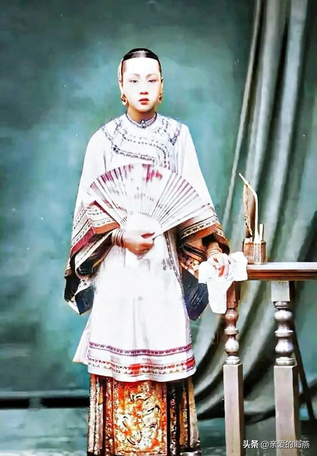 14 bức ảnh hiếm chụp Trung Quốc thời cuối nhà Thanh: Nhan sắc xinh đẹp của vị tiểu thiếp khiến nhiều người ngỡ ngàng - Ảnh 3.