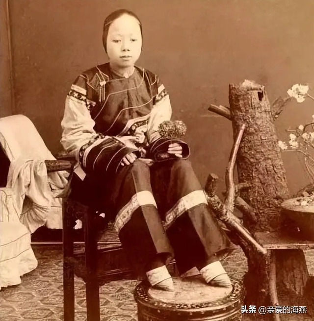 14 bức ảnh hiếm chụp Trung Quốc thời cuối nhà Thanh: Nhan sắc xinh đẹp của vị tiểu thiếp khiến nhiều người ngỡ ngàng - Ảnh 11.