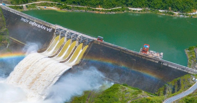 Thủy điện Bản Vẽ chứng kiến điều chưa từng có: Nước đổ về "5.000 năm mới xảy ra một lần" - Ảnh 1. Thủy điện Bản Vẽ chứng kiến điều chưa từng có: Nước đổ về "5.000 năm mới xảy ra một lần" - Ảnh 1.