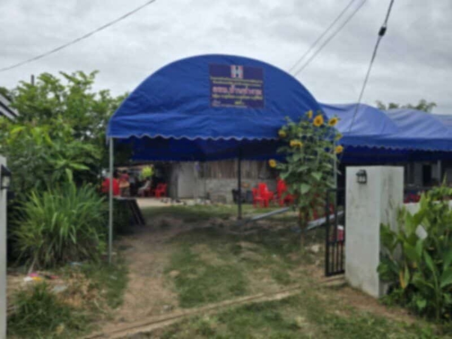 Bố chuẩn bị lái ô tô đi làm - Ảnh 2.