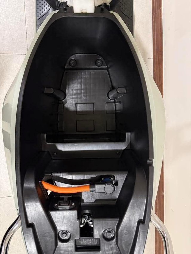 Ảnh thật VinFast Evo Grand: Hai người ngồi có chật không, cốp xe có thể lắp thêm pin phụ trông ra sao? - Ảnh 3.