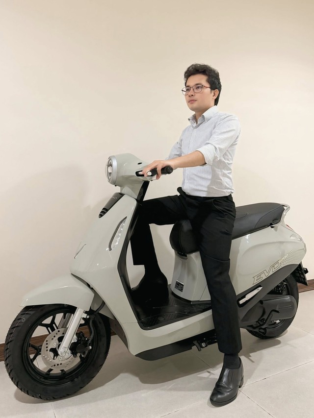 Ảnh thật VinFast Evo Grand: Hai người ngồi có chật không, cốp xe có thể lắp thêm pin phụ trông ra sao? - Ảnh 4.