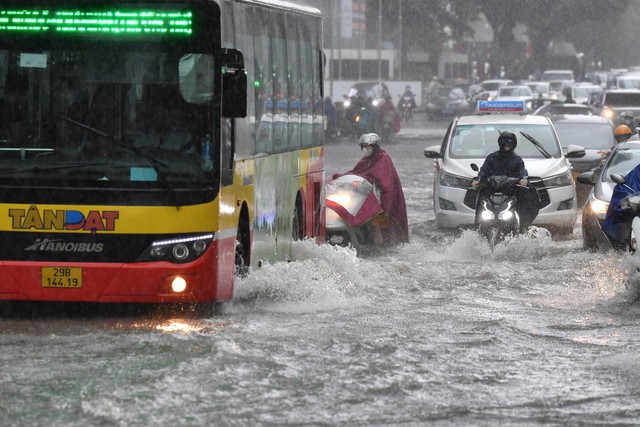 Ngày mai, nhiều nơi có mưa vừa, mưa to - Ảnh 1.