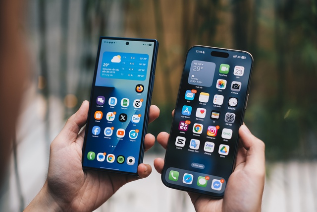 "Trên bàn cân" Galaxy Z Fold7 và iPhone 16 Pro Max: Điện thoại gập đã sánh ngang smartphone truyền thống? - Ảnh 1.