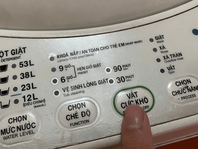 Bỏ 3 quả bóng vào máy giặt khi vắt quần áo, việc làm tưởng vô nghĩa nhưng cực hữu ích - Ảnh 3.