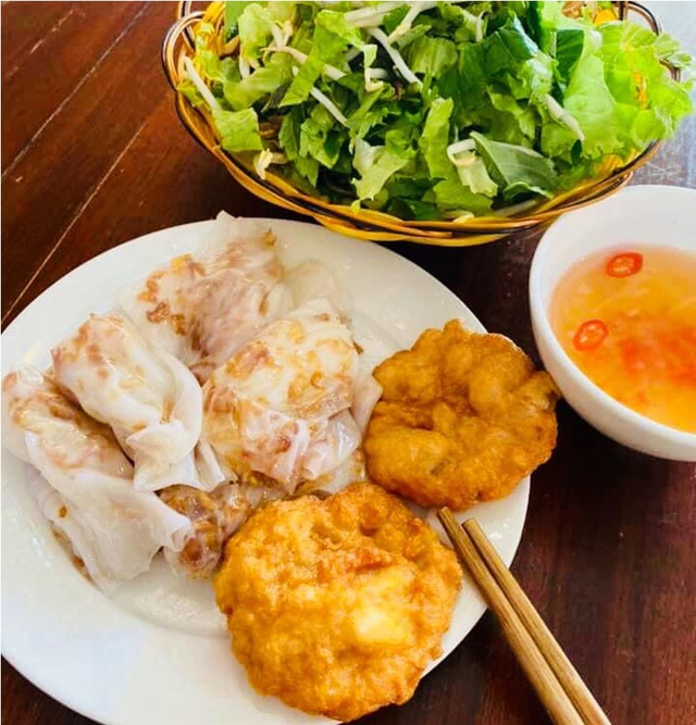 Vụ 5 người ăn bún hết 810.000 đồng ở Hạ Long: Bất ngờ tiền hoa hồng chủ quán chia cho tài xế taxi - Ảnh 3.