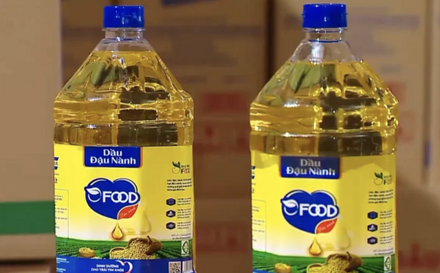 Bộ Công an triệt phá đường dây buôn bán dầu ăn giả Ofood tinh vi - Ảnh 3.