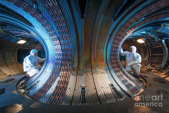 Lò tokamak WESTPháp vượt Trung Quốc, lập kỷ lục mới trong cuộc đua chinh phục "mặt trời nhân tạo" - Ảnh 1.