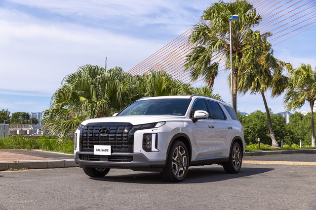 Hai xe SUV to, khỏe của Hyundai đang ưu đãi mạnh: Giá bán đã ngang xe dưới hạng nhưng vẫn tặng thêm quà - Ảnh 2.