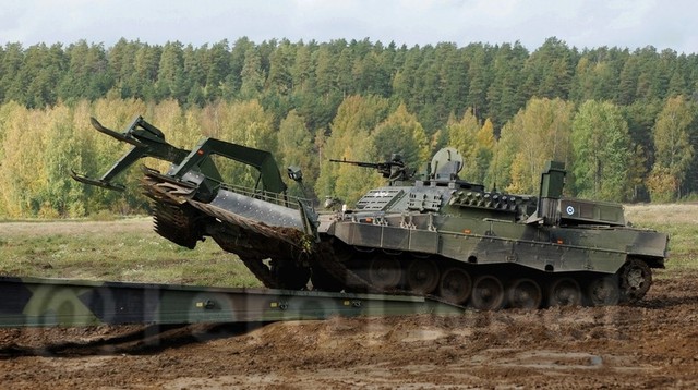 Leopard 2R trở thành chiến xa vô dụng nhất trên chiến trường  - Ảnh 7.