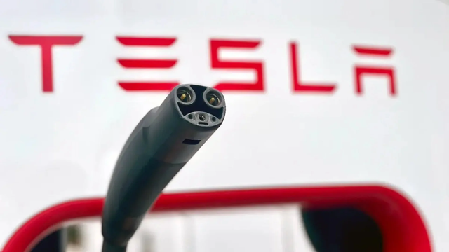 VinFast VF 8 sạc điện tại trụ Tesla: Đây là tham vọng của Elon Musk - Ảnh 3.