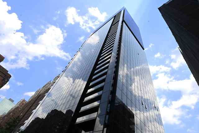 Nữ diễn viên nổi tiếng kiện chủ đầu tư hơn 26 tỷ đồng vì cửa kính để lọt tia UV vào căn hộ "chọc trời" - Ảnh 1.