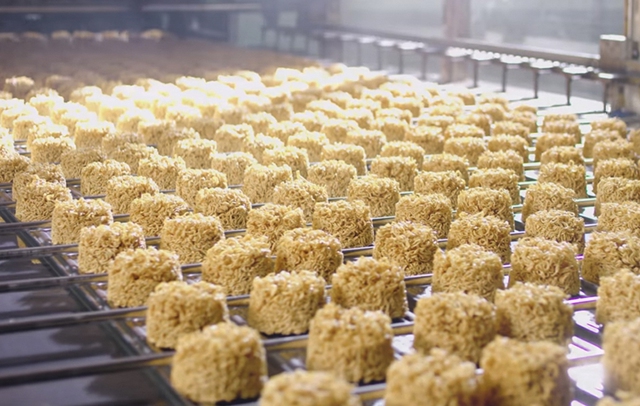 Bí mật X-ray trong gói mì Hảo hảo: Chục triệu USD, nghìn người, 1,4 tỷ gói/năm - Ảnh 1.