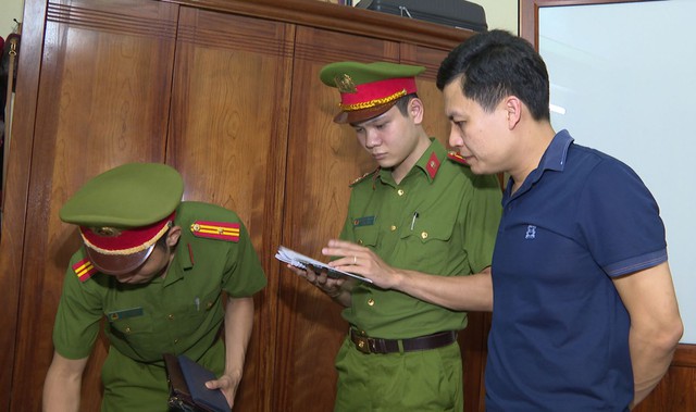 Bắt con nuôi của - Ảnh 2.