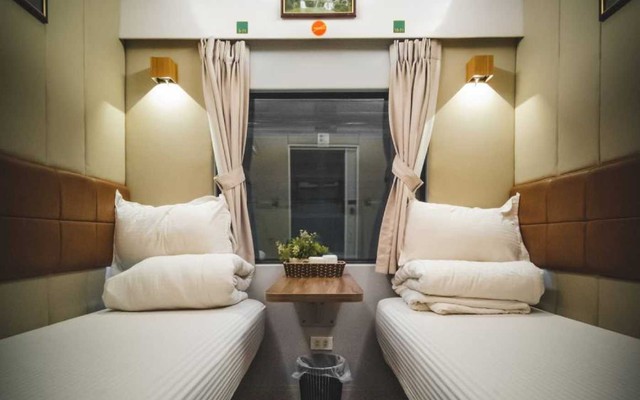 Chuyến tàu chạy gần 500km, đi mất 1 đêm: Tàu đóng mới hoàn toàn, tiêu chuẩn như máy bay - Ảnh 4.