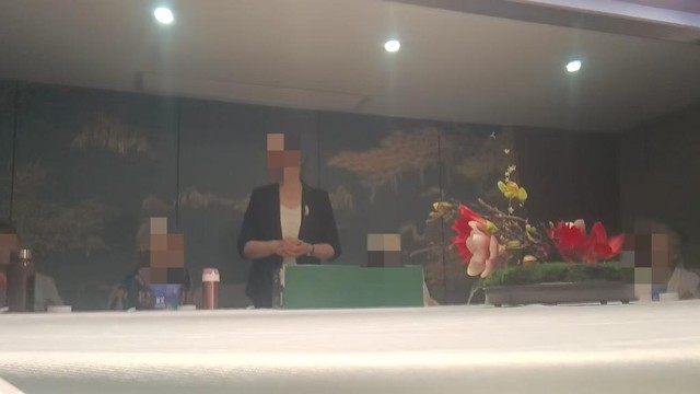 Triệt phá đường dây buôn bán thực phẩm chức năng giả, bắt giữ 18 nghi phạm: Đắt gấp 70 lần giá trị thực - Ảnh 1.