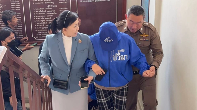 Vừa bước vào nhà, người phụ nữ hoảng hốt khi chồng cũ nấp trong bóng tối, nói ra 1 câu lạnh người - Ảnh 2.