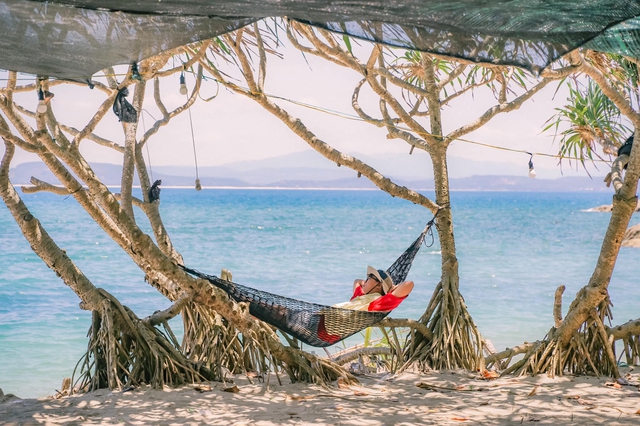 Hòn đảo hoang sơ thuộc tỉnh miền Trung, du khách nhận xét: "Ngỡ ngàng vì nước biển quá xanh!" - Ảnh 12.