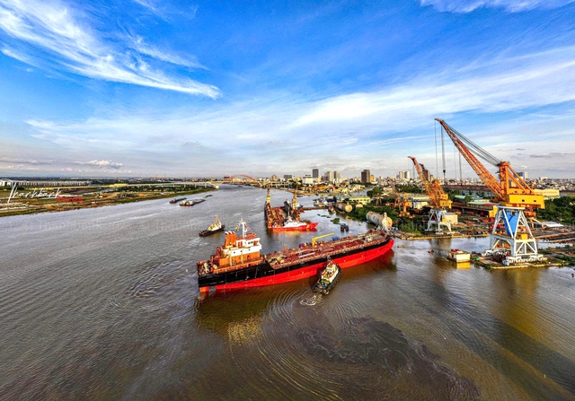 Tàu Great Whale "Made by Vietnam" trọng tải 7.990 tấn vừa hạ thủy thành công: Ngành đóng tàu Việt vươn xa - Ảnh 4. Tàu Great Whale "Made by Vietnam" trọng tải 7.990 tấn vừa hạ thủy thành công: Ngành đóng tàu Việt vươn xa - Ảnh 4.