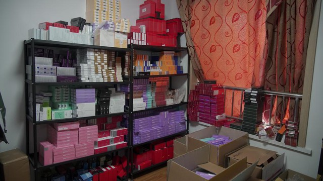 Kiểm tra căn hộ phát hiện 2.000 hộp botox giá rẻ độc hại, thu lợi hơn 36 tỷ đồng: Mỗi tháng bán 1000 đơn - Ảnh 1.