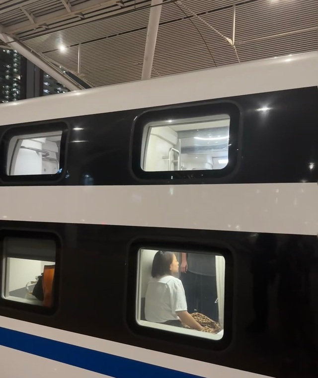 Chuyến tàu 2 tầng đi đêm, chạy 250km/giờ, du khách nhận xét: Như khách sạn di động - Ảnh 8.