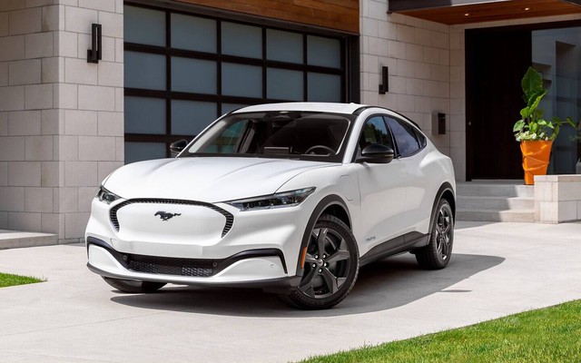 Xe điện mới tinh ra mắt ngày mai: Đi 515km/sạc, khách đi 400.000km mới chai pin 10%, hãng đã lắp trụ sạc - Ảnh 1.