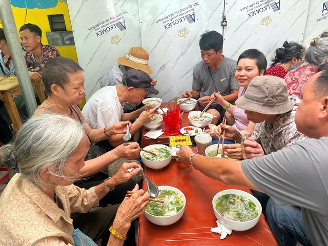 Bữa ăn nghĩa tình là nguồn động lực để vượt qua bệnh tật - Ảnh 5.