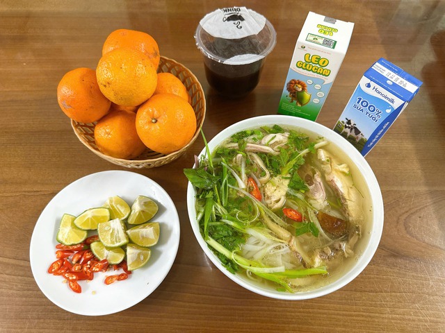 Bữa ăn nghĩa tình là nguồn động lực để vượt qua bệnh tật - Ảnh 1.