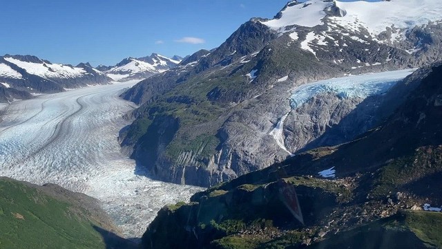 Xem rào chắn lũ ngăn chặn thảm họa phun trào sông băng - Ảnh 2.